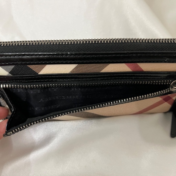 Burberry Tote, Wallet, Travel Pouch - Picture 9 of 16